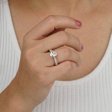  Solitaire Engagement Ring