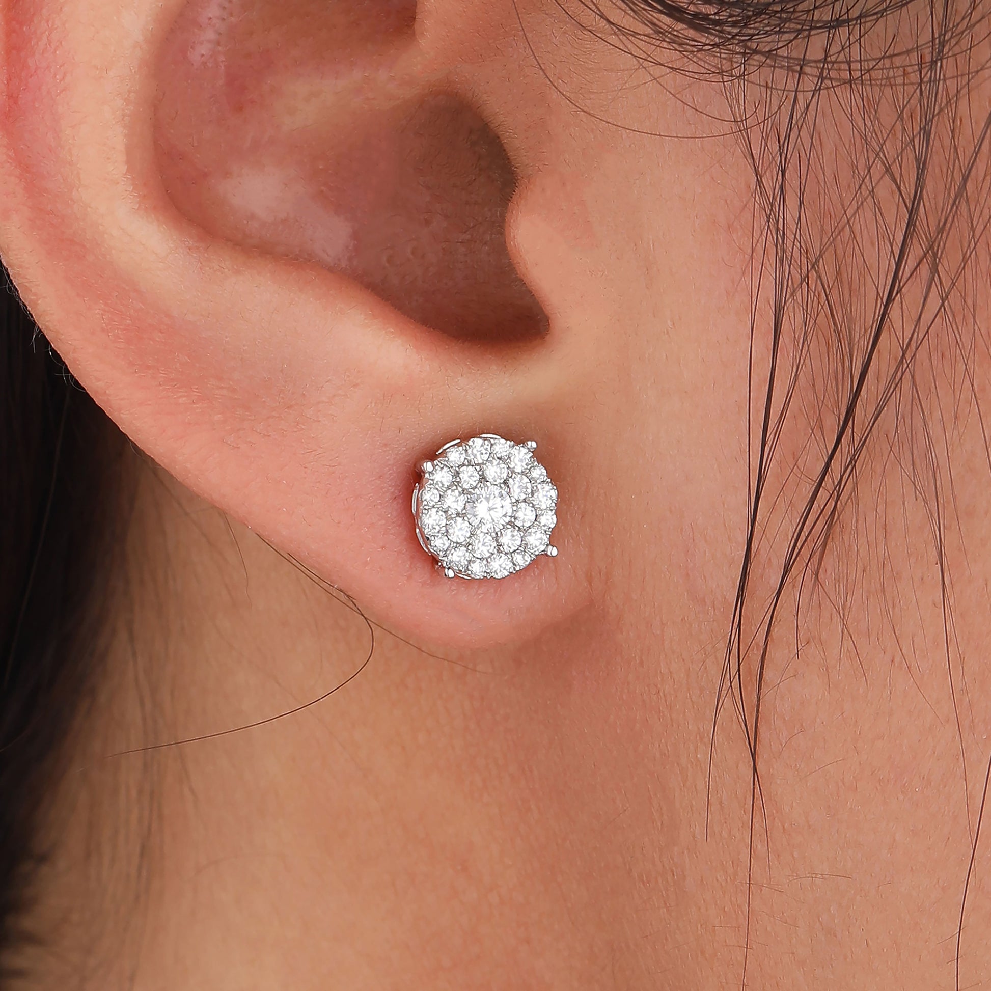 round diamond Stud earrings
