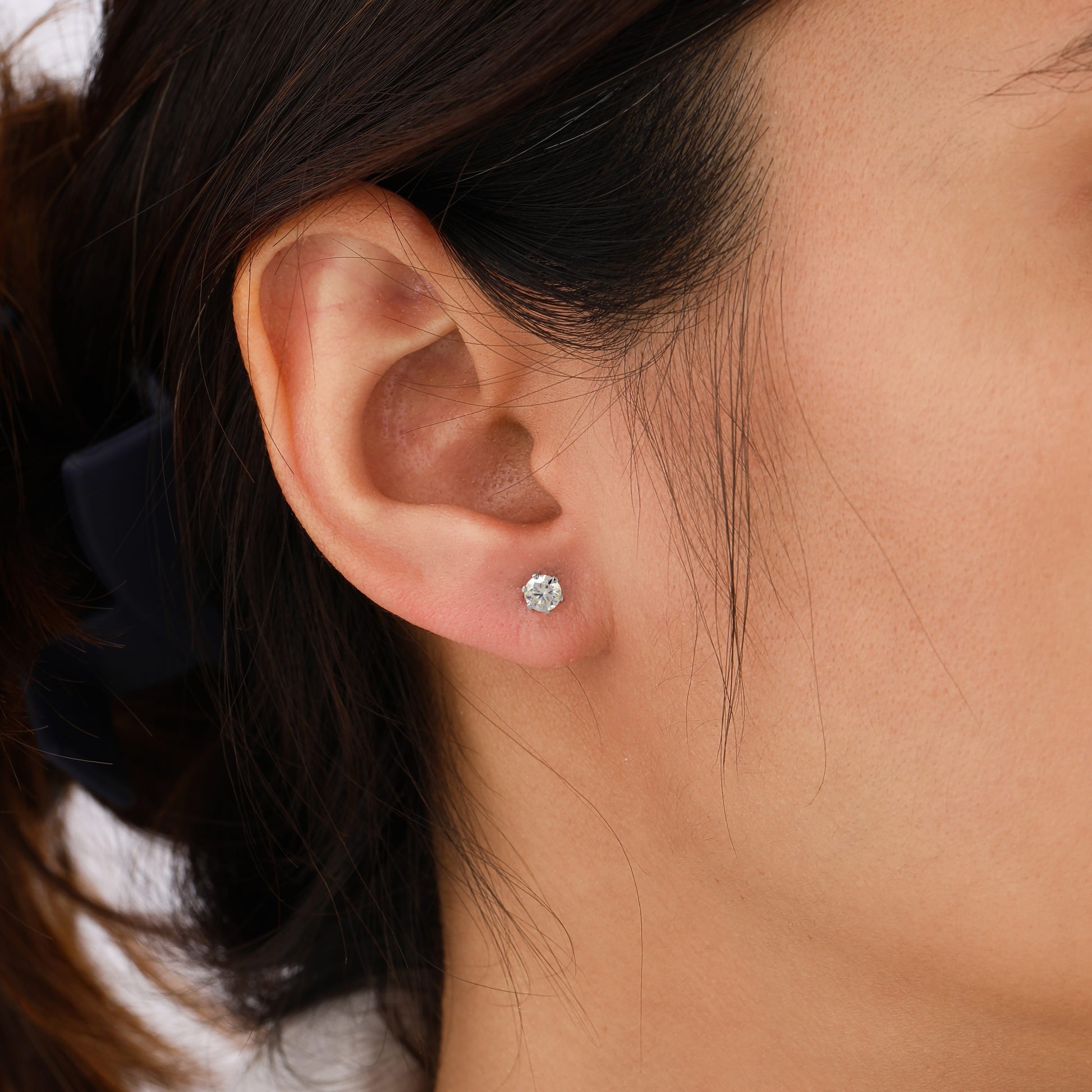 2 carat round diamond stud earrings