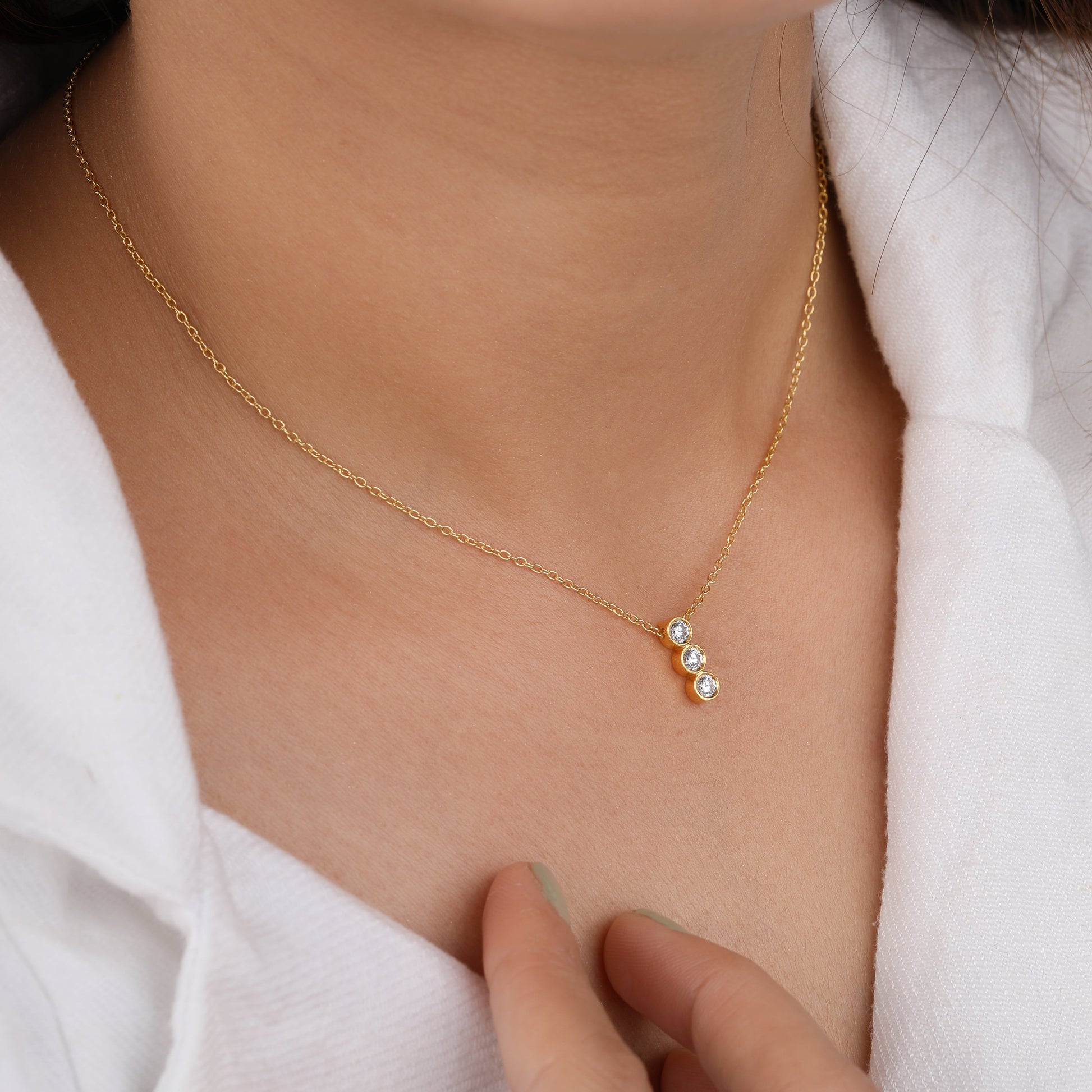 Round cut diamond bezel Set pendant necklace for women
