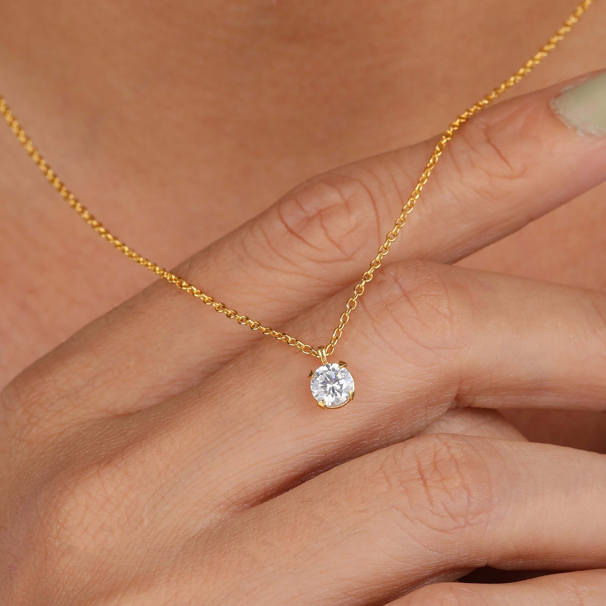 solitaire diamond pendant necklace with 4 prong