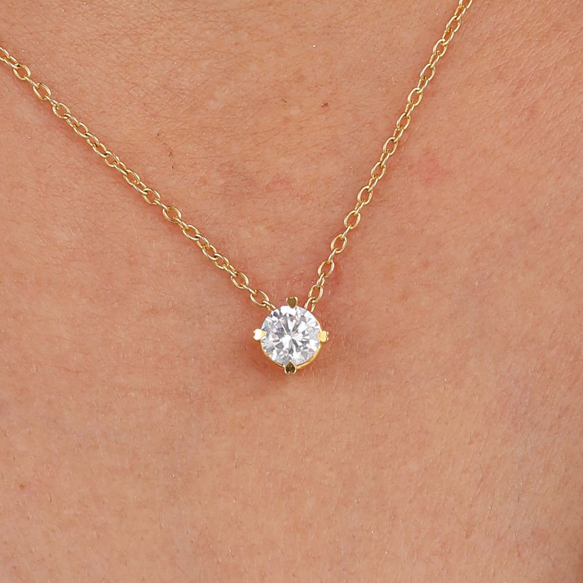 4 prong solitaire necklace