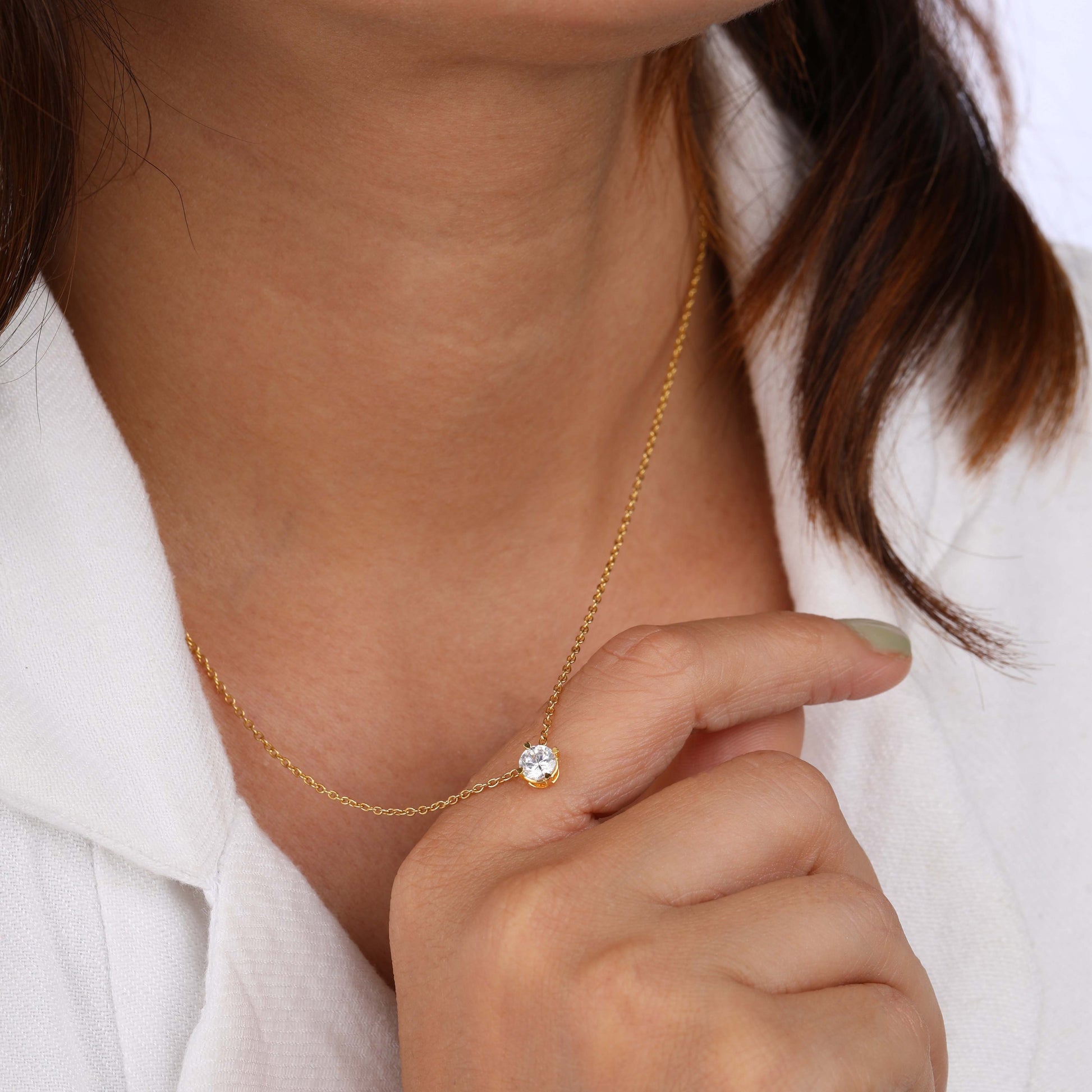 a person wearing solitaire necklcae