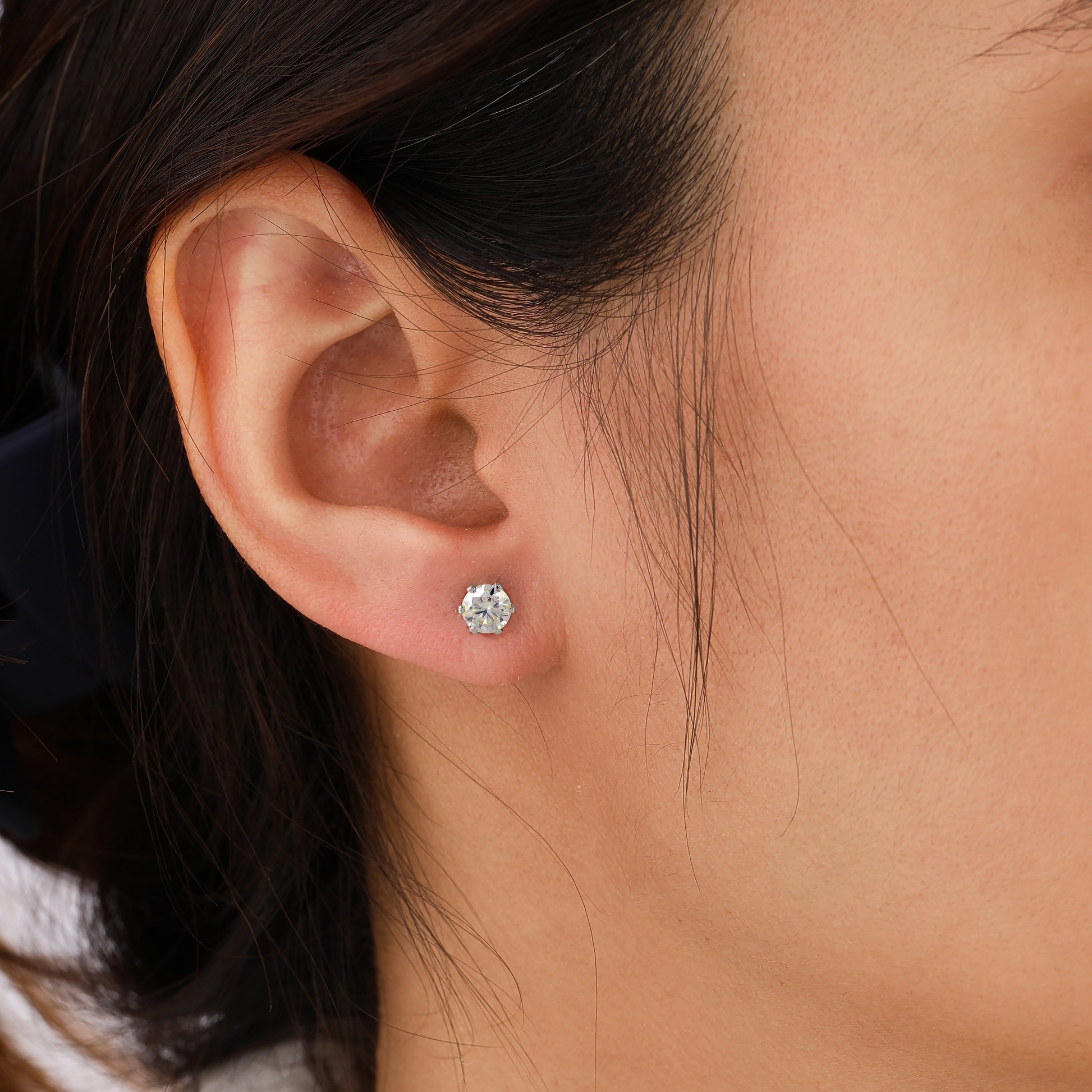 1 carat Round Diamond stud Earrings