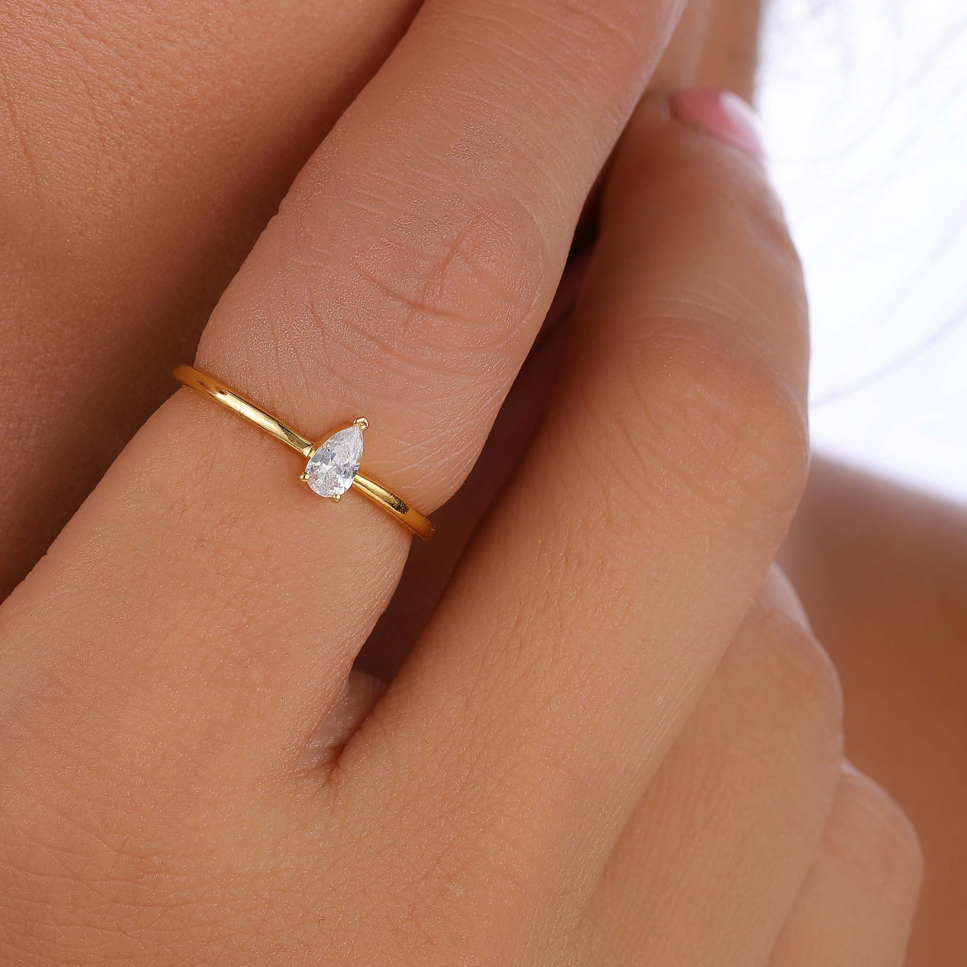 Pear-Shaped Lab Grown Diamond Engagement Rings