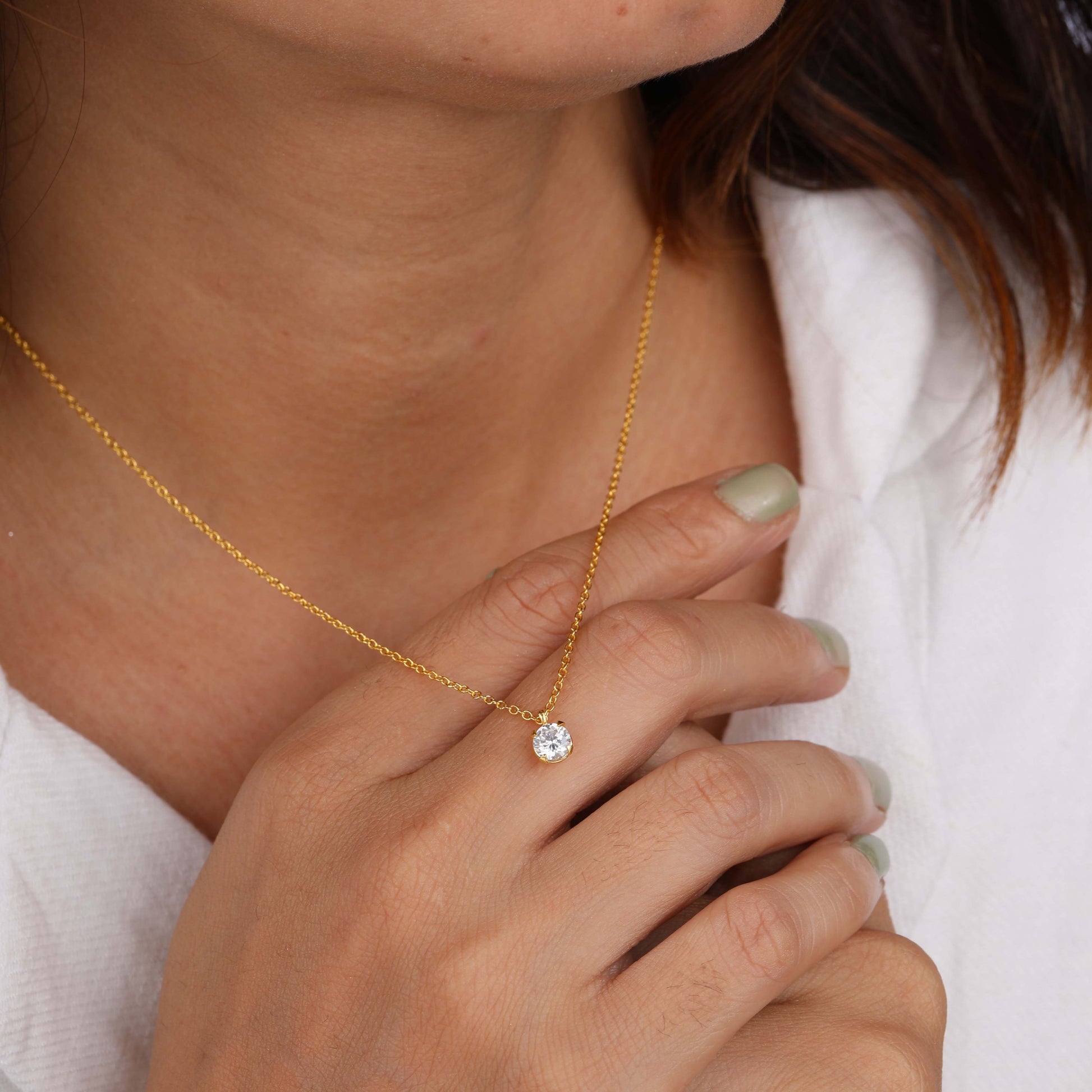A person wearing solitaire pendant